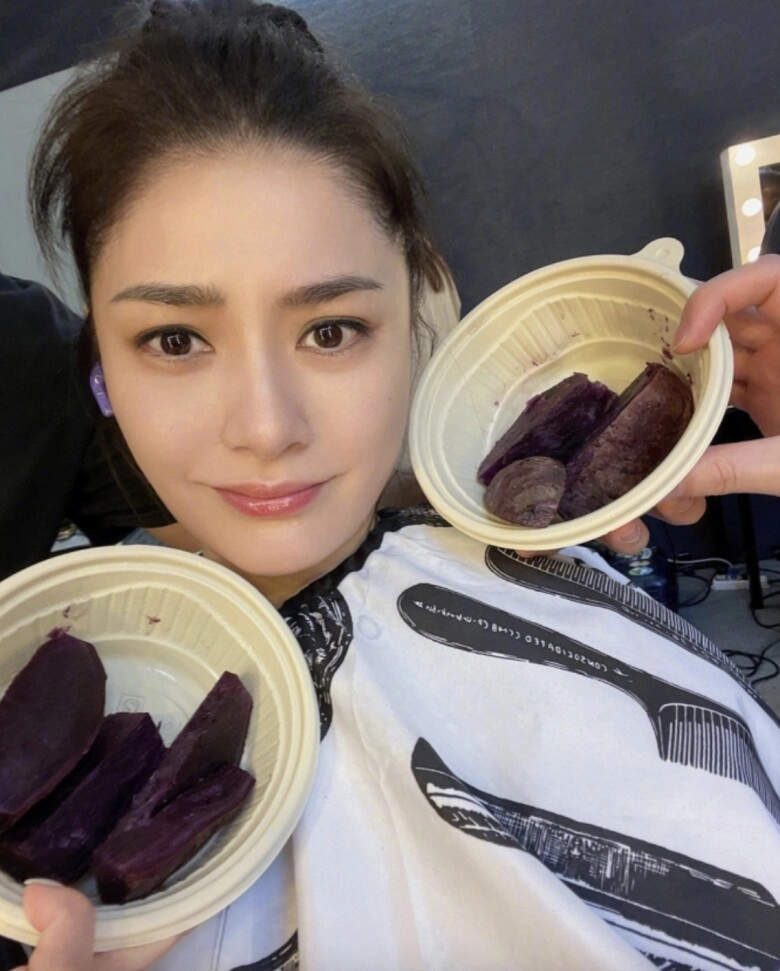 Mỹ nhân cổ trang đẹp nhất showbiz 44 tuổi vẫn eo thon giảm 12kg nhờ siêu thực phẩm màu tím rẻ bèo bán đầy ở chợ việt nam - 2