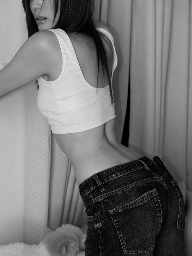 nàng hậu số 1 vbiz khoe bóng lưng ai ngắm cũng phải trầm trồ - 4