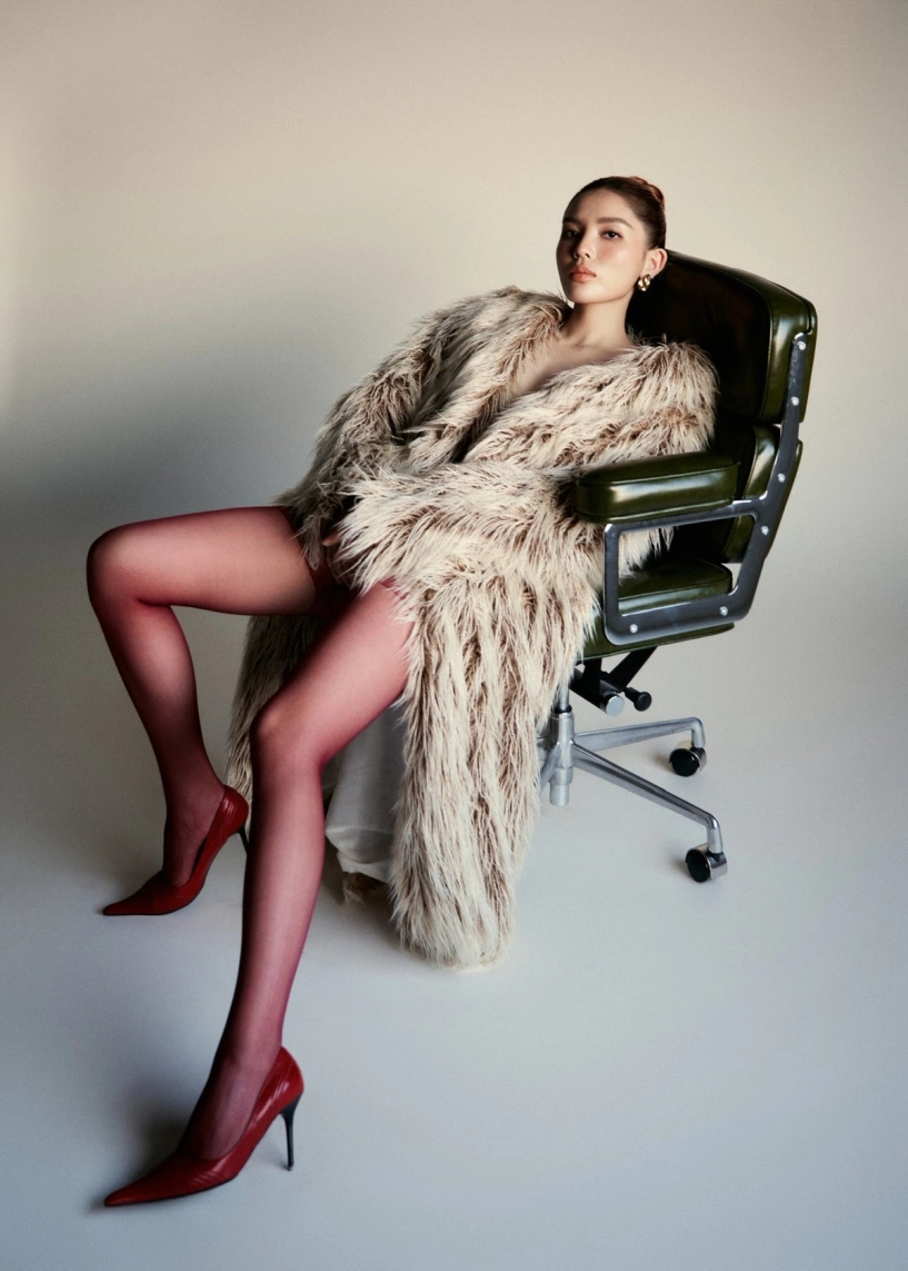 nàng hậu số 1 vbiz khoe bóng lưng ai ngắm cũng phải trầm trồ - 10