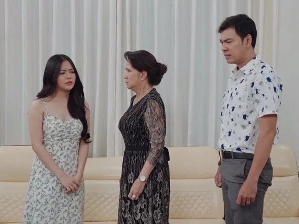 Ngay sau khi bố mất tôi đuổi mẹ kế ra khỏi nhà nhưng ngã quỵ khi thấy thứ trong hộp gỗ - 2