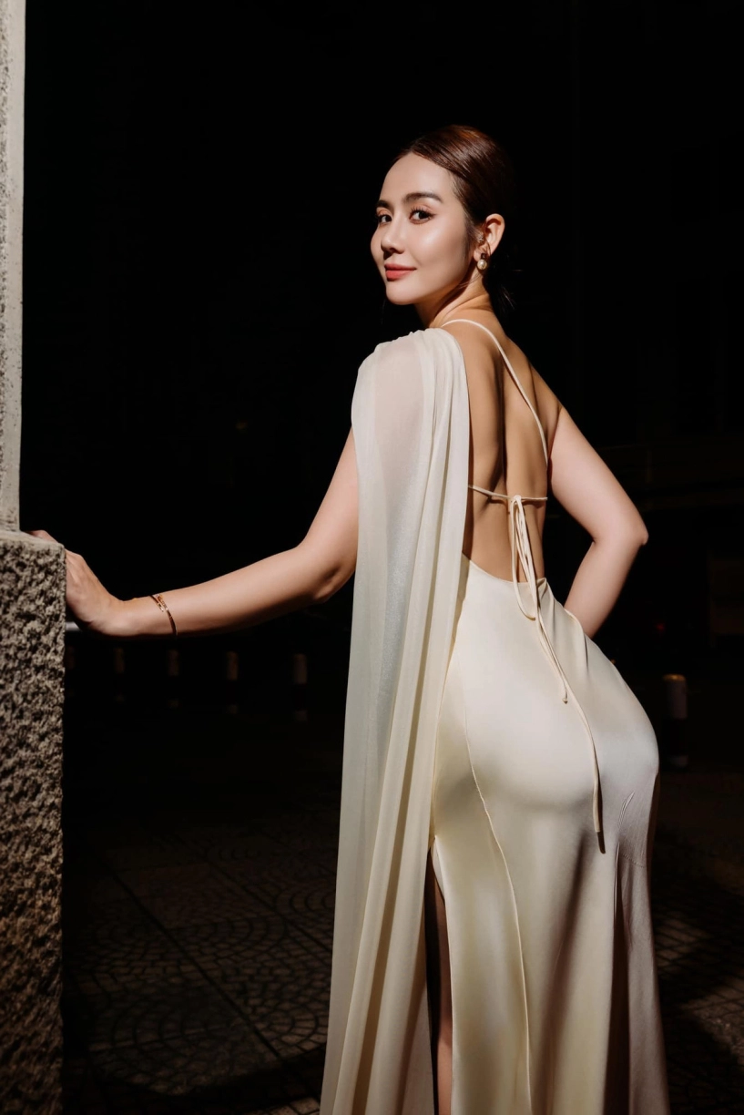 Người đẹp phim giờ vàng chăm diện đồ tắm 2 mảnh bé xíu - 7