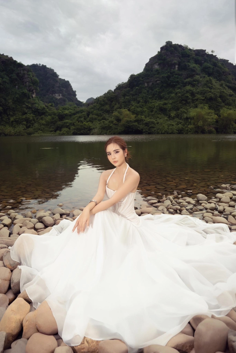 Người đẹp phim giờ vàng chăm diện đồ tắm 2 mảnh bé xíu - 8