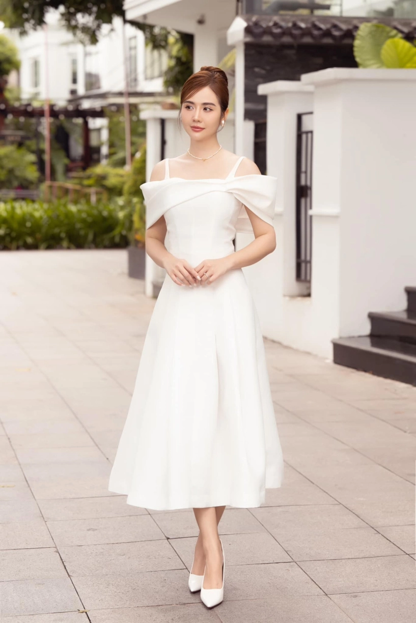 Người đẹp phim giờ vàng chăm diện đồ tắm 2 mảnh bé xíu - 10