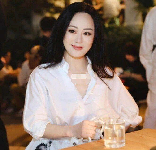 Người phụ nữ u65 có làn da căng bóng không nếp nhăn như người 30 tuổi nhờ duy trì thói quen uống 3 loại nước mỗi ngày - 1