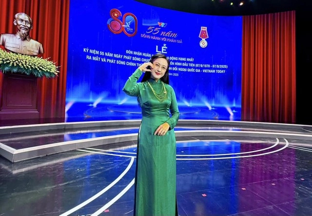 Nhan sắc btv hoài anh thăng hạng trong mắt khán giả nhờ cách mix đồ đúng tính cách - 1