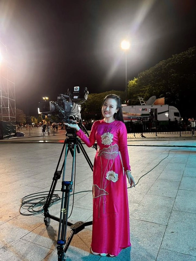 Nhan sắc btv hoài anh thăng hạng trong mắt khán giả nhờ cách mix đồ đúng tính cách - 4