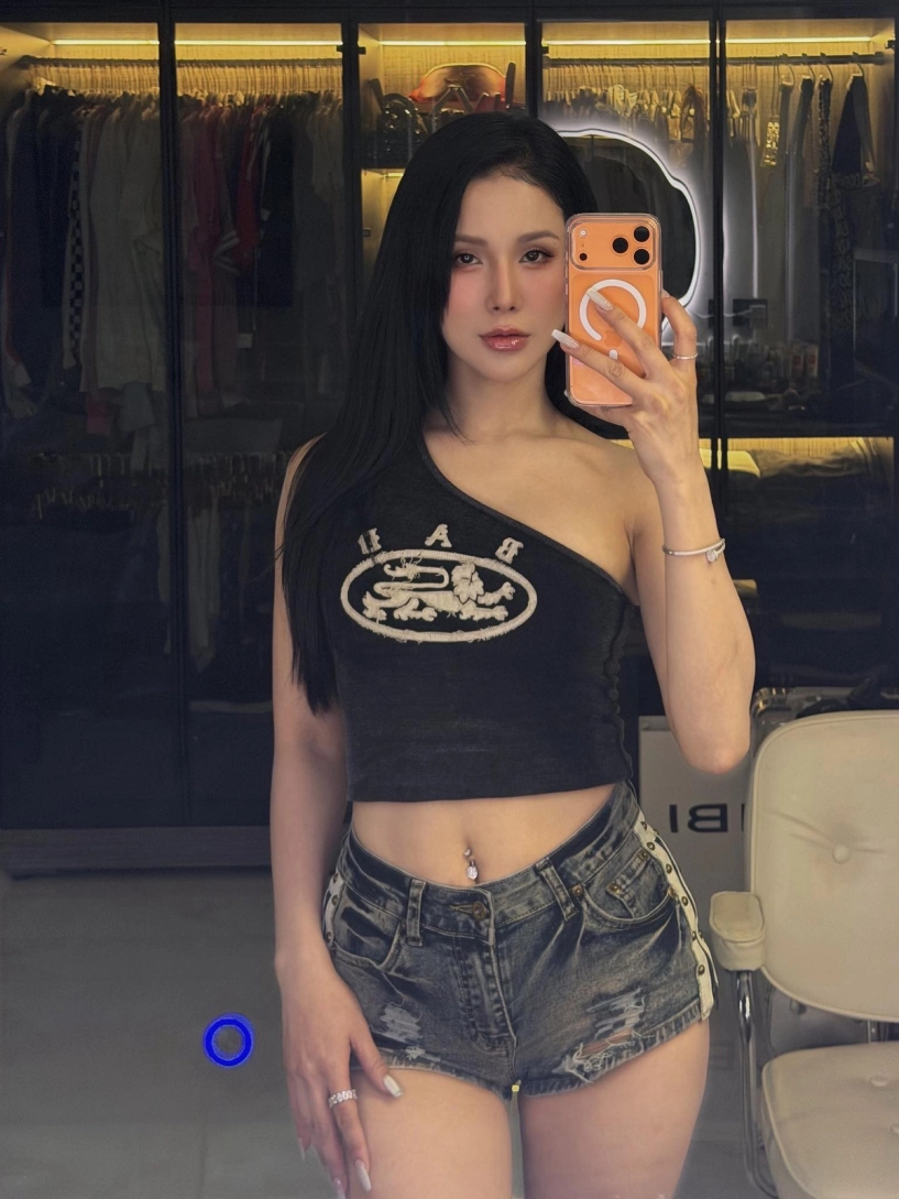 Nhan sắc của mẹ đơn thân nóng bỏng bậc nhất showbiz việt - 1