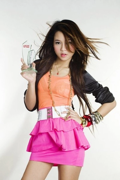 Nhan sắc sam từ hot girl tuổi teen đến bà mẹ hai con vẫn xinh ngọt ngào - 1