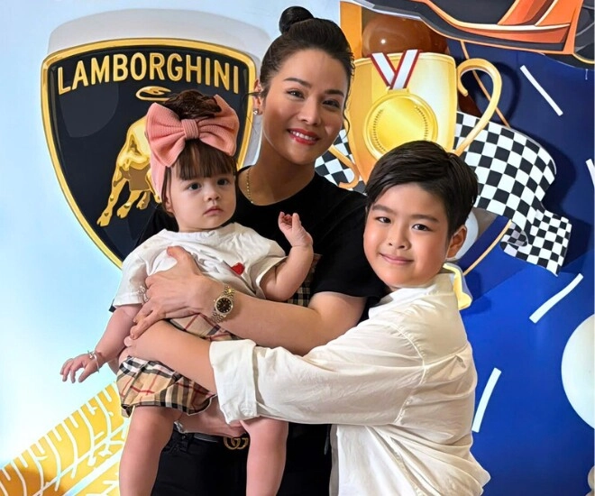 Nhật kim anh bế con gái về cần thơ thăm bố mẹ chồng cũ bạn gái mới của doanh nhân bửu lộc cũng có mặt - 1