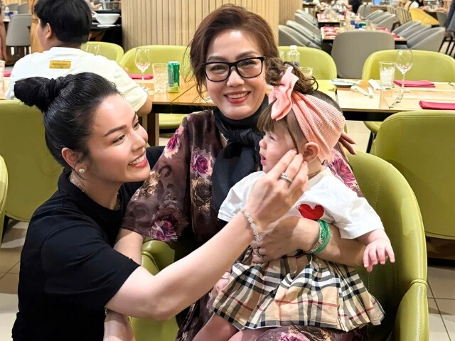 Nhật kim anh bế con gái về cần thơ thăm bố mẹ chồng cũ bạn gái mới của doanh nhân bửu lộc cũng có mặt - 3