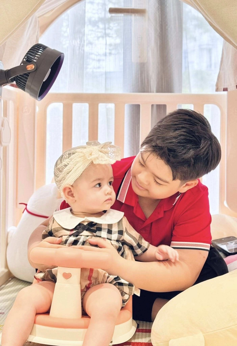 Nhật kim anh bế con gái về cần thơ thăm bố mẹ chồng cũ bạn gái mới của doanh nhân bửu lộc cũng có mặt - 10