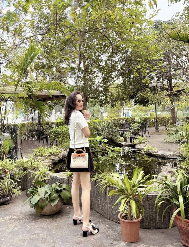 Nữ btv mang quân hàm đại úy công an mix đồ đa phong cách tôn dáng đẹp - 8