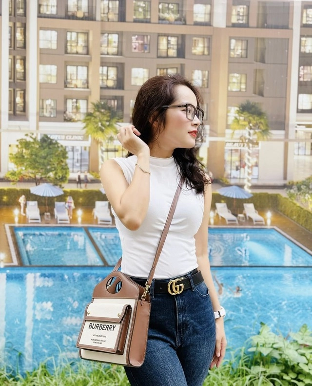 Nữ btv mang quân hàm đại úy công an mix đồ đa phong cách tôn dáng đẹp - 10