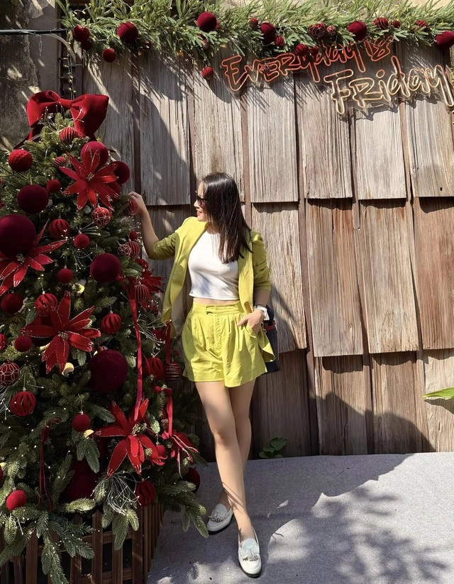 Nữ btv mang quân hàm đại úy công an mix đồ đa phong cách tôn dáng đẹp - 12