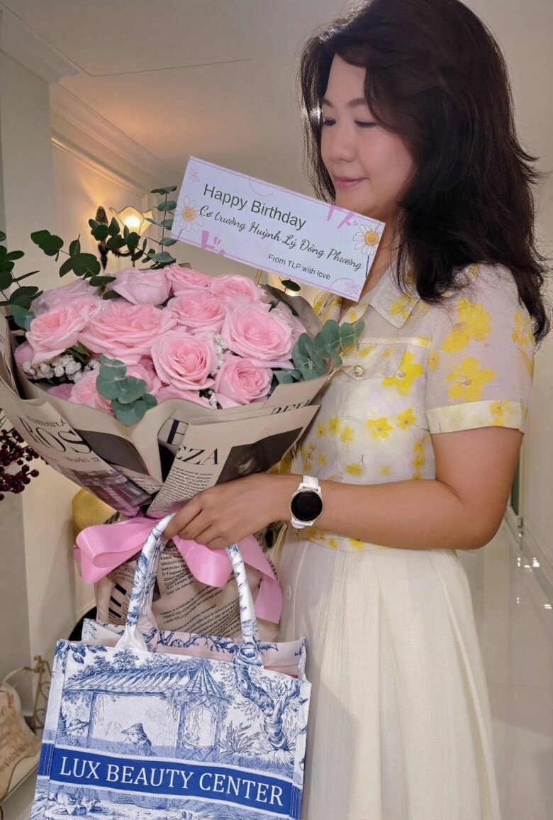 Nữ cơ trưởng đầu tiên của việt nam từng hủy hôn với trương thế vinh u40 không hề bị thời gian bào mòn sắc vóc đời thực lấn át người nổi tiếng - 3