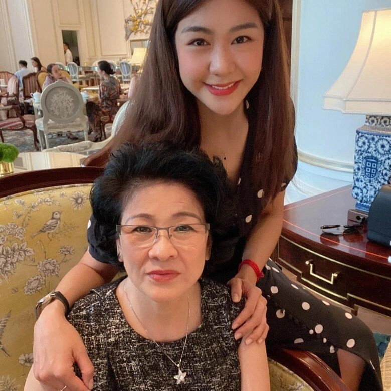 Nữ cơ trưởng đầu tiên của việt nam từng hủy hôn với trương thế vinh u40 không hề bị thời gian bào mòn sắc vóc đời thực lấn át người nổi tiếng - 5