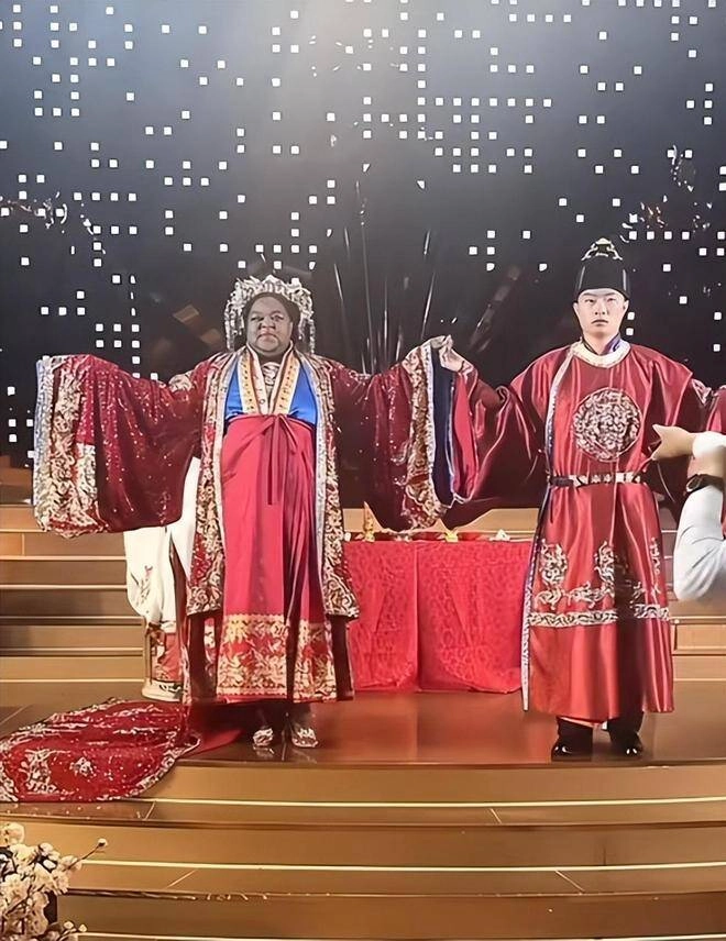 Nữ đại gia châu phi mang hồi môn khủng cưới chồng kém 20 tuổi biểu cảm của bố mẹ chồng gây chú ý - 4