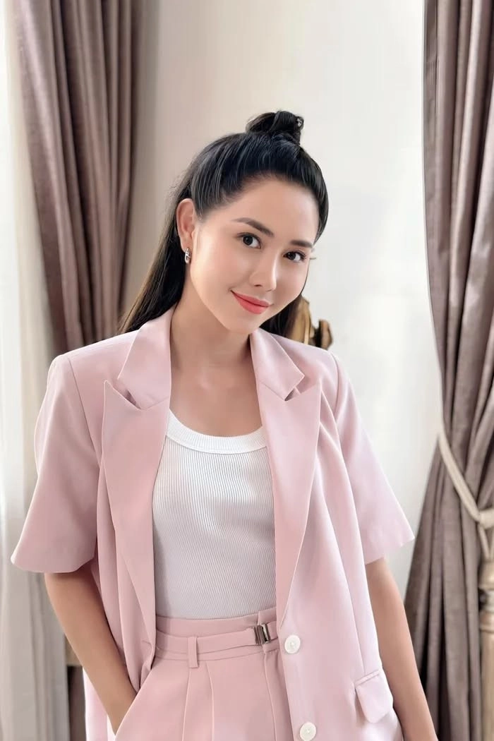 Nữ diễn viên 3 lần sửa mũi hỏng nay nhan sắc lên hương tuổi 35 - 10