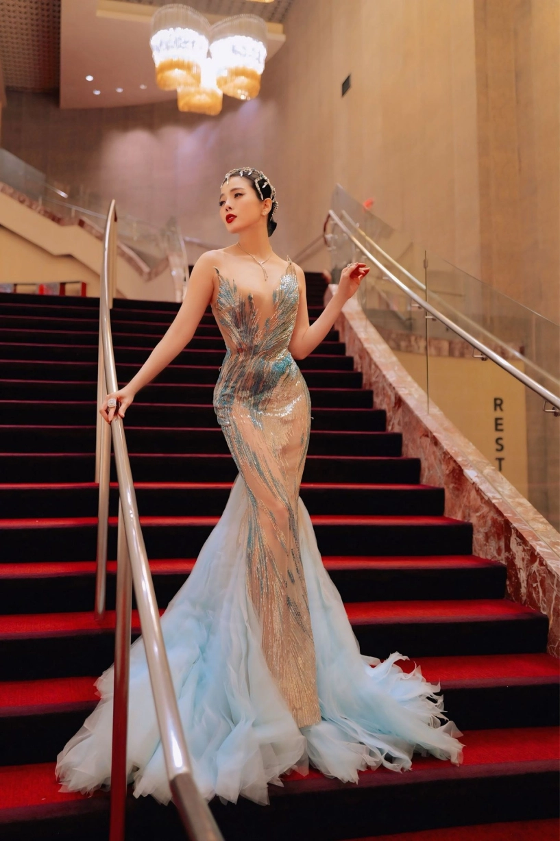 nữ hoàng phòng trà khoe vóc dáng siêu mỏng vòng eo 58 cm gây sốt - 3