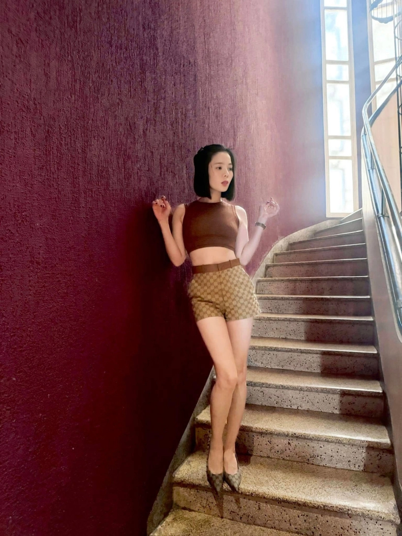 nữ hoàng phòng trà khoe vóc dáng siêu mỏng vòng eo 58 cm gây sốt - 5