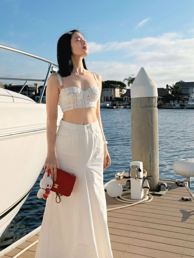 nữ hoàng phòng trà khoe vóc dáng siêu mỏng vòng eo 58 cm gây sốt - 8