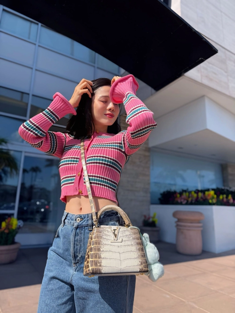 nữ hoàng phòng trà khoe vóc dáng siêu mỏng vòng eo 58 cm gây sốt - 9