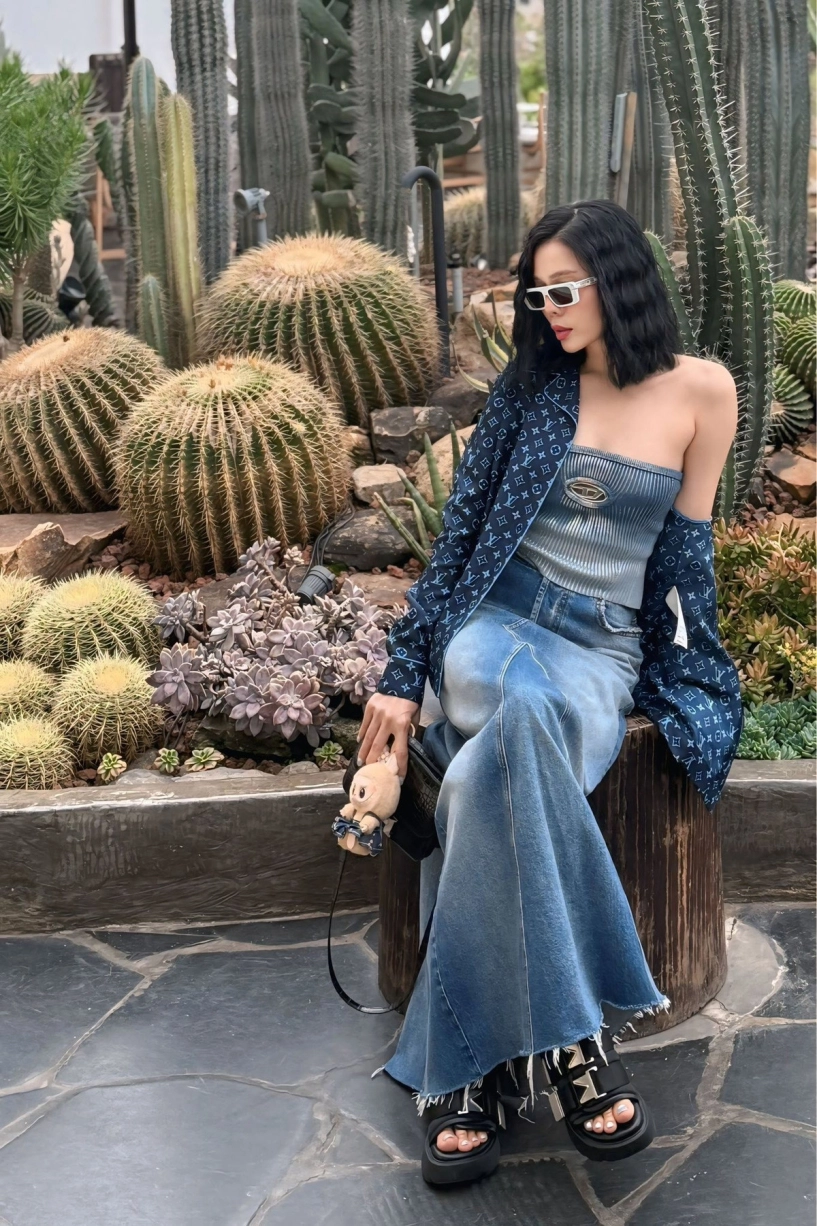 nữ hoàng phòng trà khoe vóc dáng siêu mỏng vòng eo 58 cm gây sốt - 10