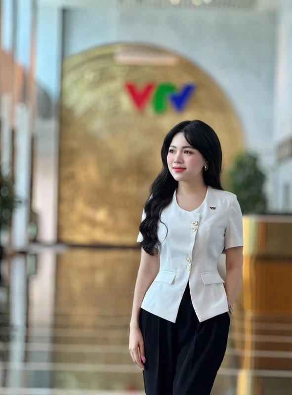 Nữ mc vtv mặt trẻ như sinh viên dù đã bước sang u40 - 4