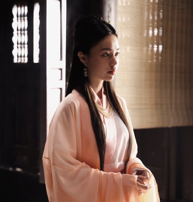 Nữ sinh việt đóng cảnh nóng năm 13 tuổi vẻ đẹp trưởng thành đậm chất á đông thần thái bí ẩn cuốn hút - 2