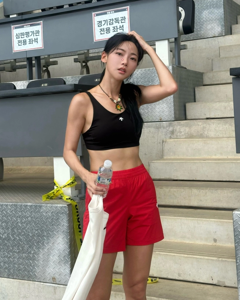 nữ thần chạy bộ hàn quốc khoe vóc dáng săn chắc miễn chê - 9