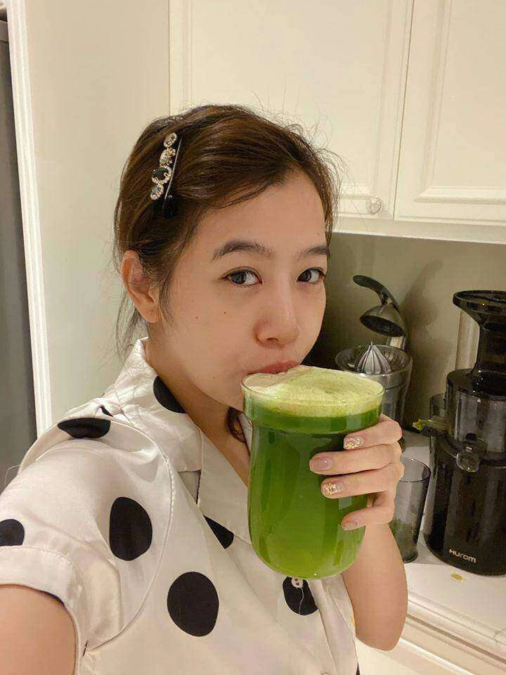 Nước ép xanh ai uống cũng nhăn mặt giúp da đẹp mịn màng được mc giàu ngầm của vtv ưa chuộng gần 10 năm - 9