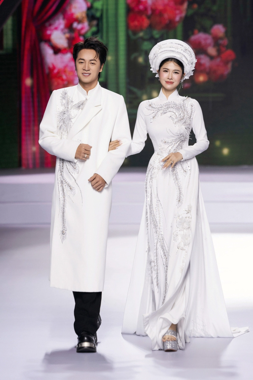 Phương trinh jolie khoe sắc vóc mẹ ba con trên sàn diễn - 14