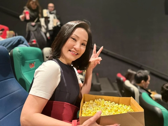 Sắc vóc tuổi trung niên rạng rỡ của cặp đôi bạn thân hồng đào - hồng vân - 5