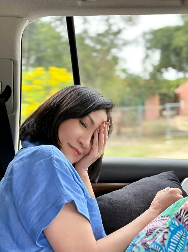 Sắc vóc tuổi trung niên rạng rỡ của cặp đôi bạn thân hồng đào - hồng vân - 7