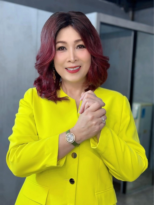 Sắc vóc tuổi trung niên rạng rỡ của cặp đôi bạn thân hồng đào - hồng vân - 9