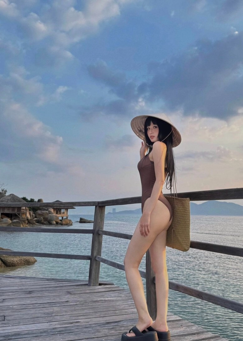 Sao việt 24h á hậu châu anh được thăng quân hàm lên trung úy trước niên hạn 22 tuổi nhận bằng khen từ tổng cục chính trị - 6