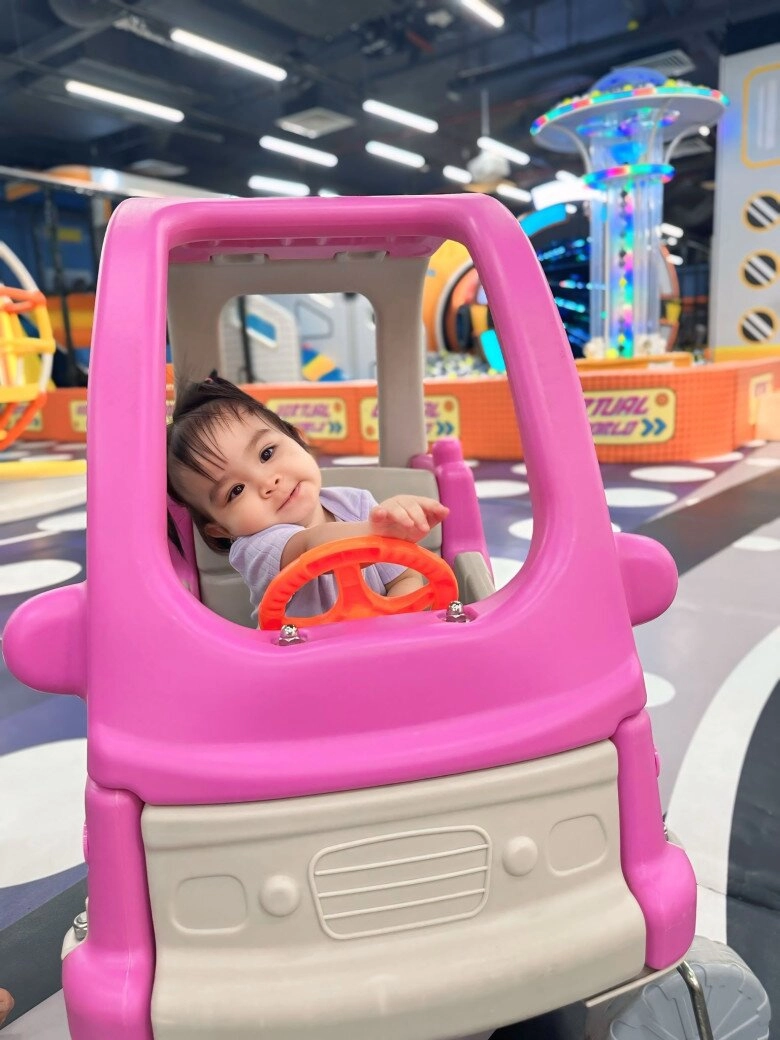 Sao việt 24h á hậu châu anh được thăng quân hàm lên trung úy trước niên hạn 22 tuổi nhận bằng khen từ tổng cục chính trị - 9