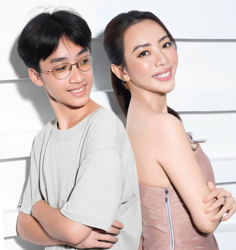 Sao việt 24h á hậu châu anh được thăng quân hàm lên trung úy trước niên hạn 22 tuổi nhận bằng khen từ tổng cục chính trị - 11