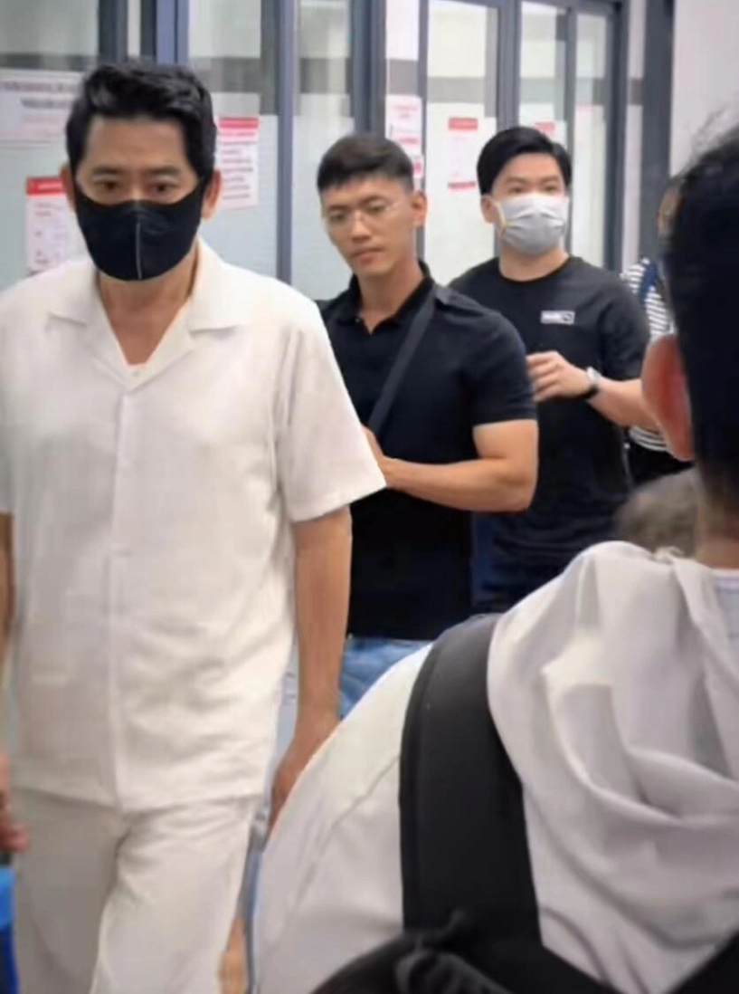Sao việt 24h diễn viên huỳnh anh tuấn xuất viện sau quãng thời gian thập tử nhất sinh điều trị ở trung tâm phục hồi - 2