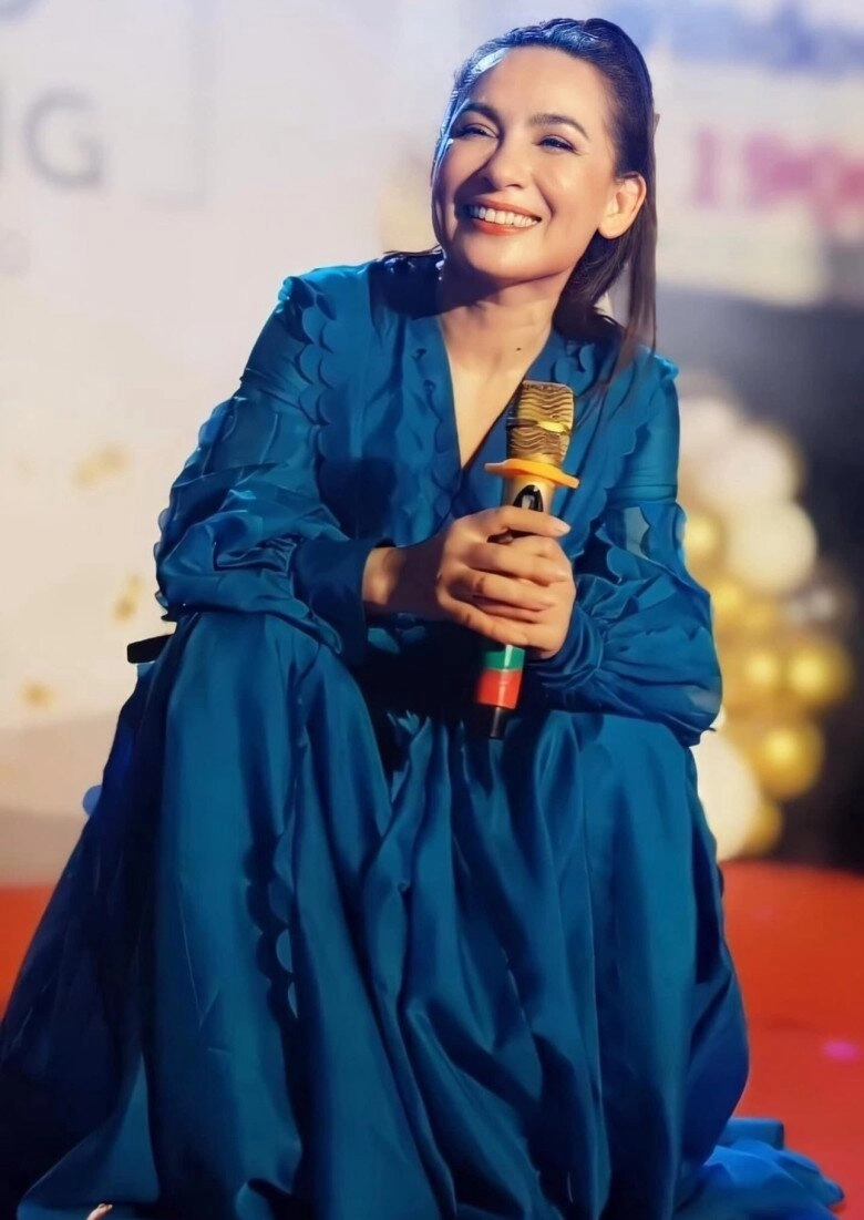 Sao việt 24h hhen niê gây tranh luận khi dạy con 1 tuần tuổi học ái nữ từ trong bụng đã biết phản ứng khi mẹ đọc sách - 13