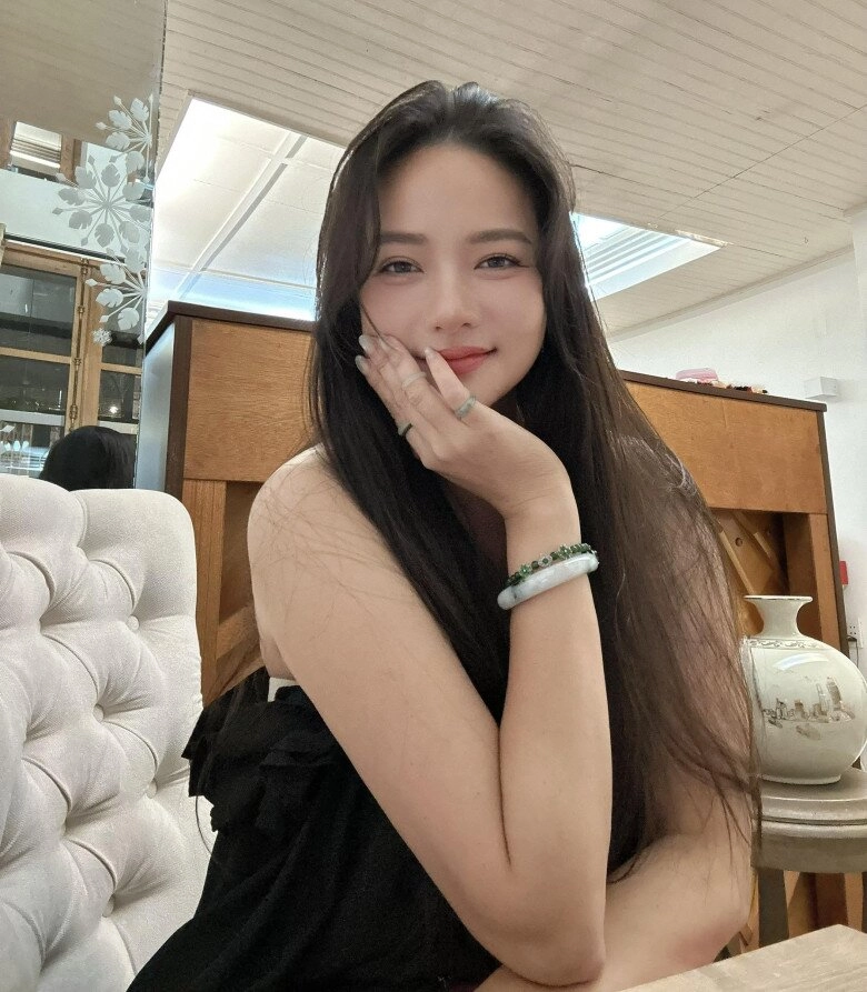 Sao việt 24h hhen niê gây tranh luận khi dạy con 1 tuần tuổi học ái nữ từ trong bụng đã biết phản ứng khi mẹ đọc sách - 14