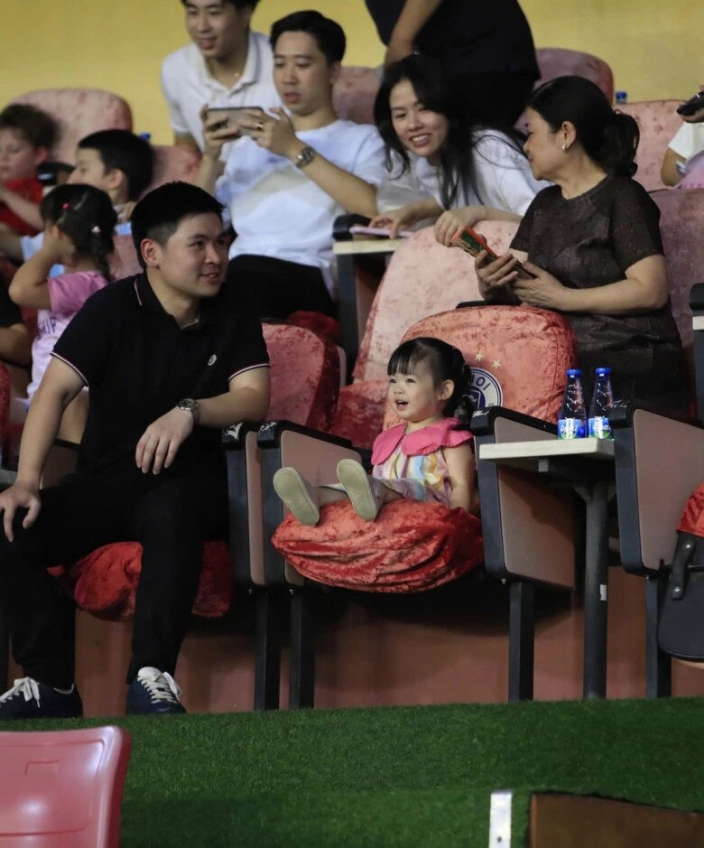 Sao việt 24h khánh thi - phan hiển khoe 3 cục kim cương pha trộn nét đẹp của bố lẫn mẹ công chúa út đẹp nhất nhà - 9