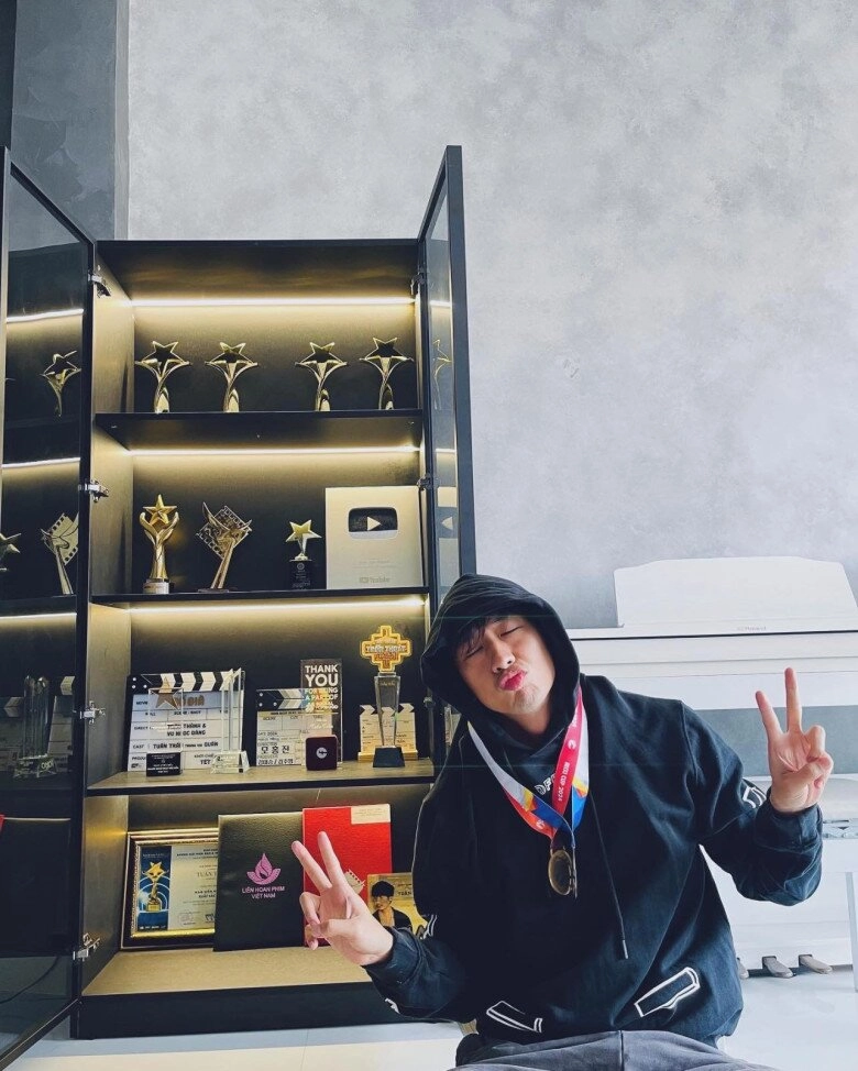 Sao việt có bố mẹ đi bán vé số người đăng quang hoa hậu trong niềm tự hào người trở thành nam thần nghìn tỷ - 8