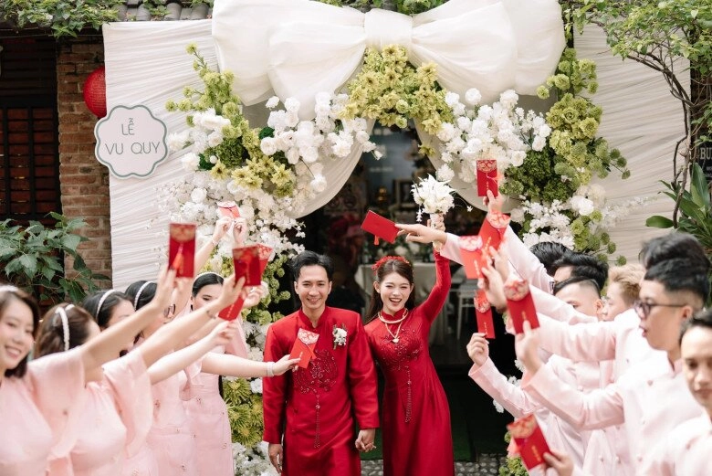 Sao việt có bố mẹ đi bán vé số người đăng quang hoa hậu trong niềm tự hào người trở thành nam thần nghìn tỷ - 12