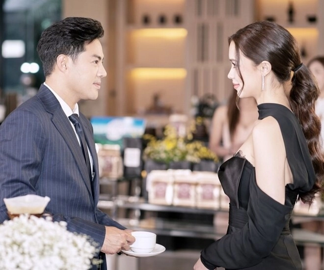 Tái hôn sau 3 năm chồng cũ mất thấy một vị khách không mời xuất hiện tôi bật khóc quỳ lạy giữa đường - 1