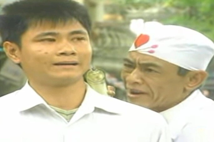 Thân phận của bác sĩ hoa súng có 3 đời vợ nhưng đều lỡ dở lúc mất con gái cả không kịp về đưa tang - 1