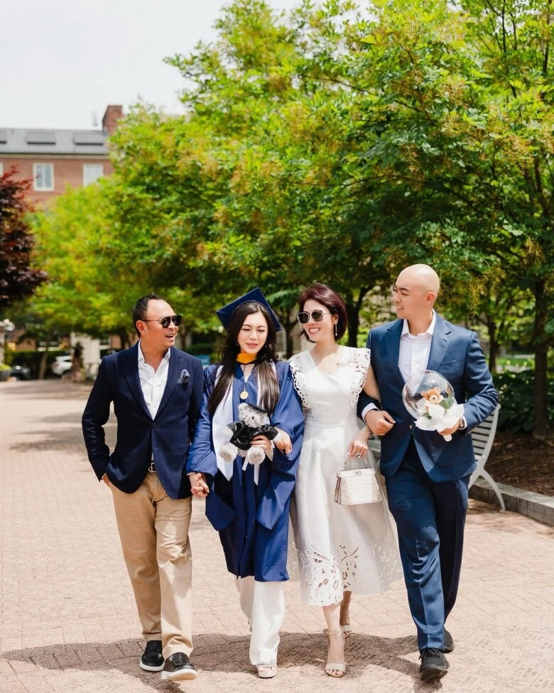 Thiên kim tiểu thư gia tộc siêu giàu ở việt nam lấy thiếu gia phan hoàng thần thái sang chảnh sở hữu hàng hiệu không đếm xuể - 2