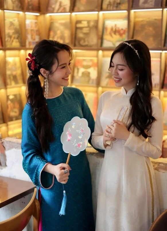 Thiên kim tiểu thư gia tộc siêu giàu ở việt nam lấy thiếu gia phan hoàng thần thái sang chảnh sở hữu hàng hiệu không đếm xuể - 16