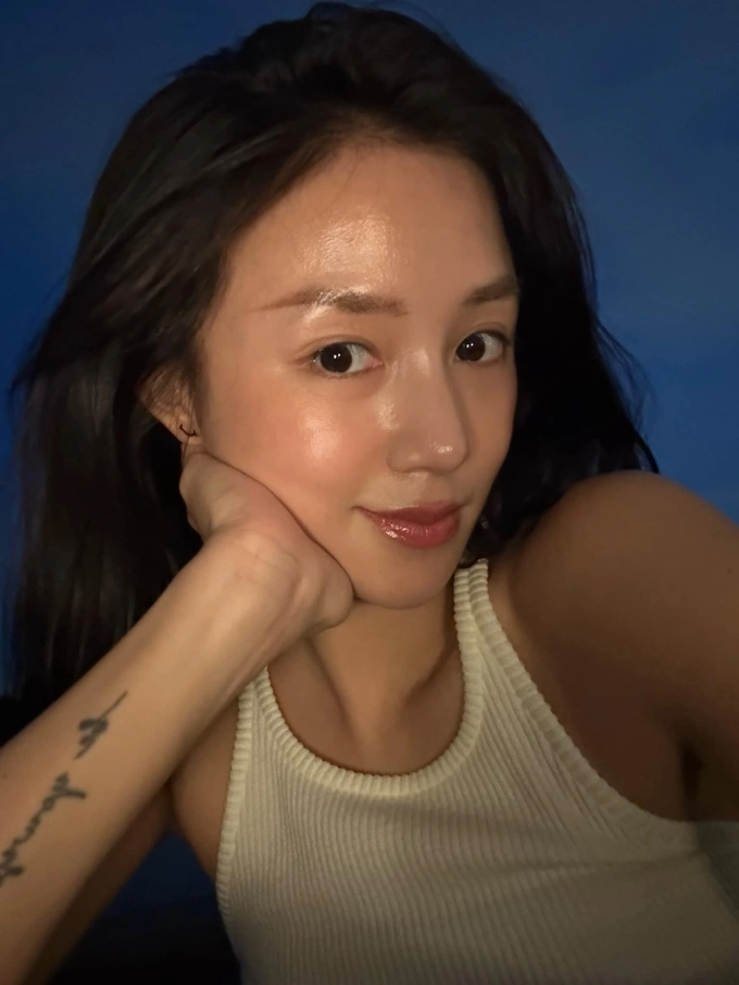 Thói quen không tốn kém mỗi sáng giúp salim giữ da căng mịn - 1