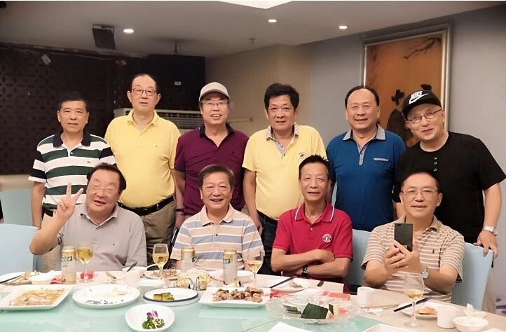 Thương bạn vất vả chăm vợ liệt giường tôi tung chiêu khiến các bạn học chung tay quyên góp 500 triệu - 1